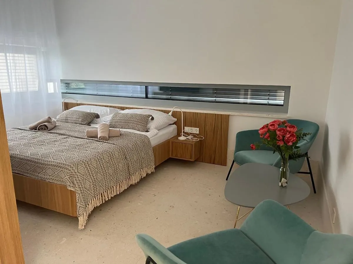 Venus And Aprilia - Luxury By The Coast Villa Petrcane Croatia